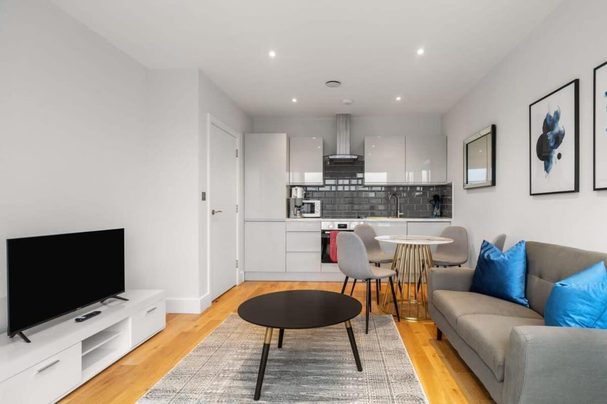 Lovely 1 Bedroom Apartment In The Heart Of Eastleigh Buitenkant foto