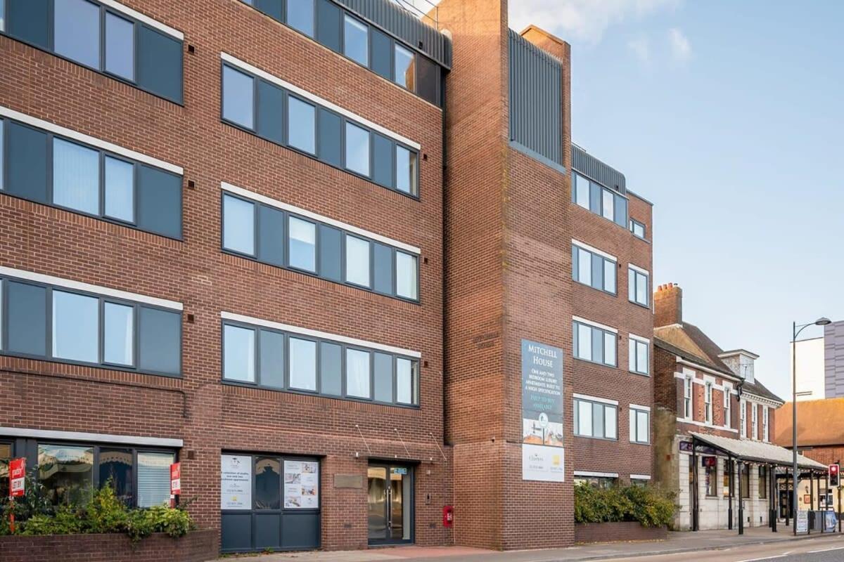 Lovely 1 Bedroom Apartment In The Heart Of Eastleigh Buitenkant foto