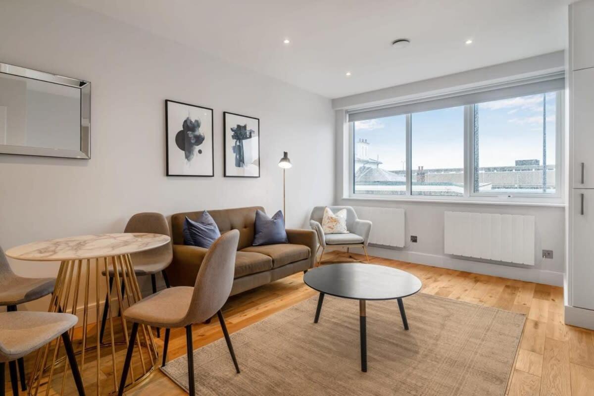 Lovely 1 Bedroom Apartment In The Heart Of Eastleigh Buitenkant foto